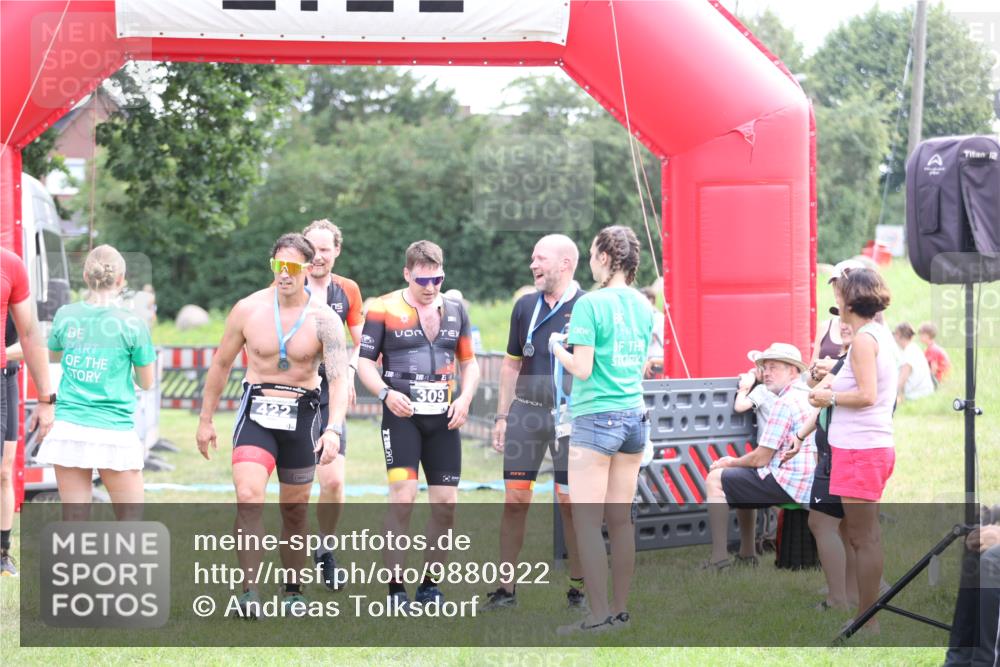 21.06.2026 - 29. Vierlanden-Triathlon Andreas Tolksdorf http://msf.ph/oto/9880922 21.06.2026 11:20:21 Ziel 309, 428, 309, 428 meine-sportfotos.de