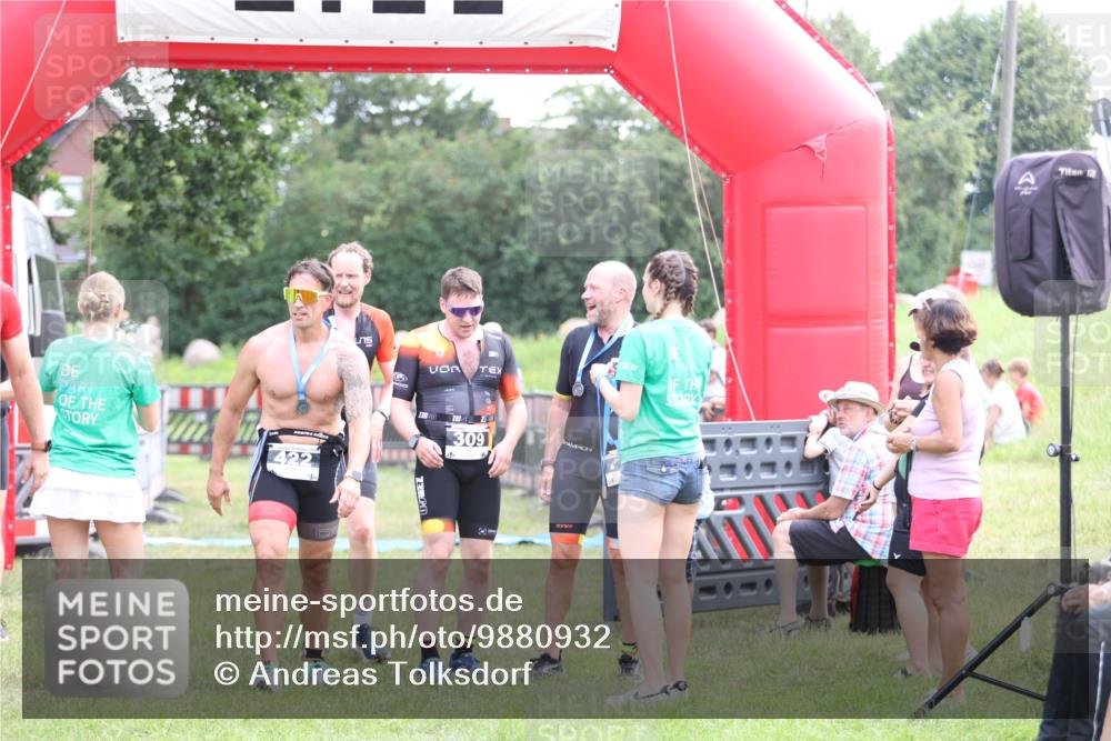 21.06.2026 - 29. Vierlanden-Triathlon Andreas Tolksdorf http://msf.ph/oto/9880932 21.06.2026 11:20:21 Ziel 309, 428, 309, 428 meine-sportfotos.de