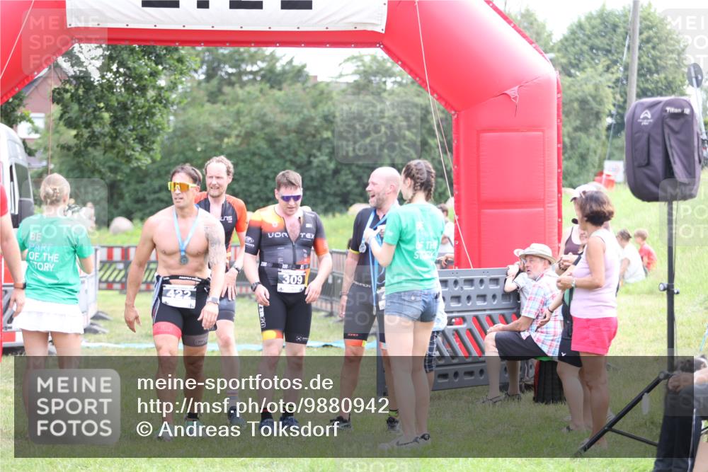21.06.2026 - 29. Vierlanden-Triathlon Andreas Tolksdorf http://msf.ph/oto/9880942 21.06.2026 11:20:21 Ziel 309, 428, 309, 428 meine-sportfotos.de