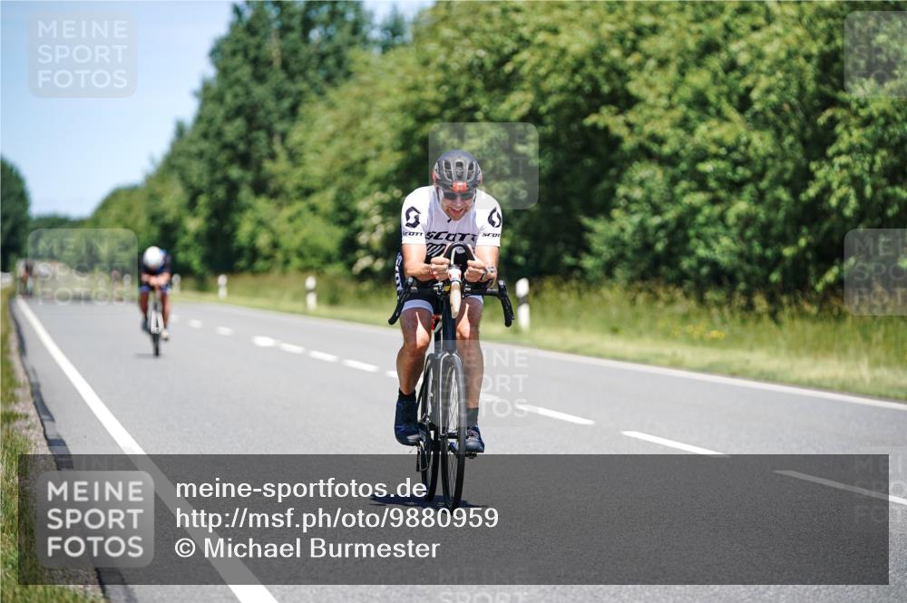 21.06.2026 - Viking Triathlon Michael Burmester http://msf.ph/oto/9880959 21.06.2026 13:25:19 Radfahren 247, 314, 646, 646 meine-sportfotos.de