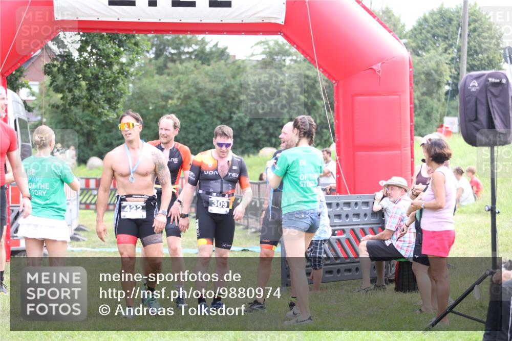 21.06.2026 - 29. Vierlanden-Triathlon Andreas Tolksdorf http://msf.ph/oto/9880974 21.06.2026 11:20:21 Ziel 309, 428, 309, 428 meine-sportfotos.de