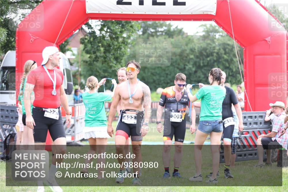 21.06.2026 - 29. Vierlanden-Triathlon Andreas Tolksdorf http://msf.ph/oto/9880980 21.06.2026 11:20:22 Ziel 309, 428, 309, 428 meine-sportfotos.de