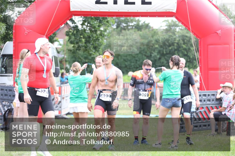 21.06.2026 - 29. Vierlanden-Triathlon Andreas Tolksdorf http://msf.ph/oto/9880985 21.06.2026 11:20:22 Ziel 309, 428, 309, 428 meine-sportfotos.de