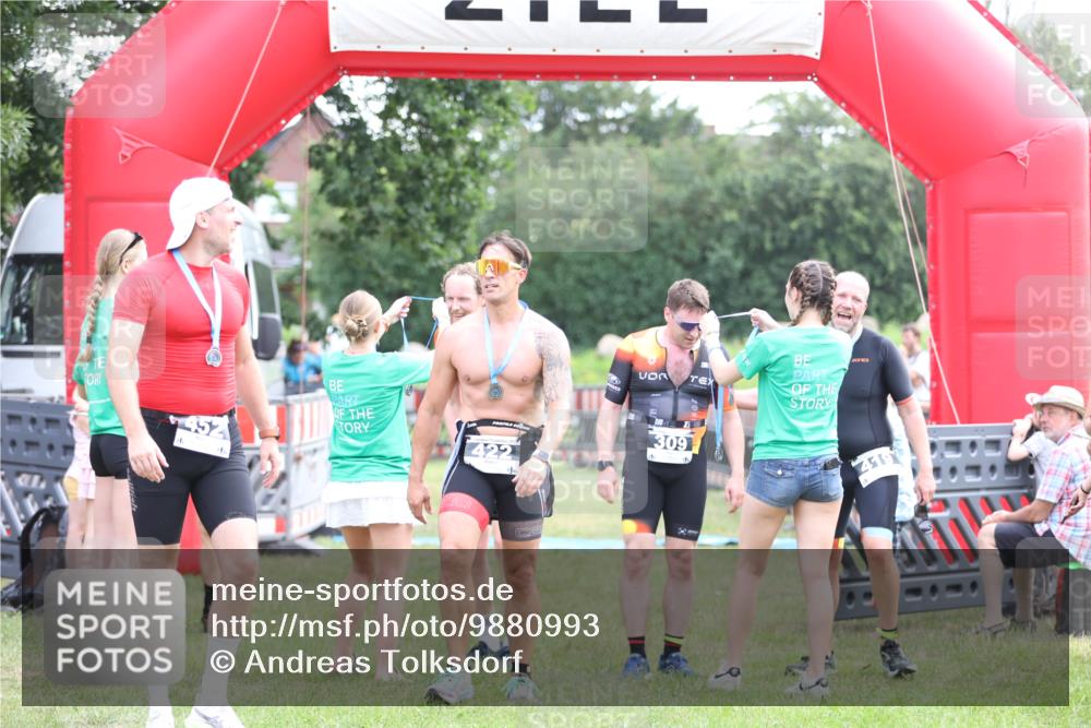 21.06.2026 - 29. Vierlanden-Triathlon Andreas Tolksdorf http://msf.ph/oto/9880993 21.06.2026 11:20:22 Ziel 309, 428, 309, 428 meine-sportfotos.de