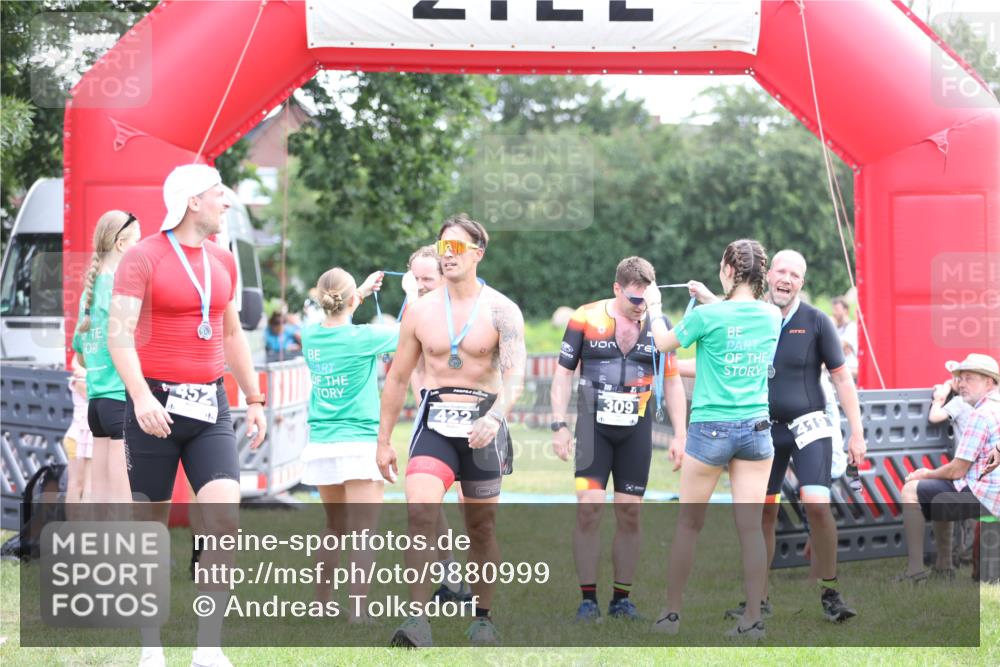 21.06.2026 - 29. Vierlanden-Triathlon Andreas Tolksdorf http://msf.ph/oto/9880999 21.06.2026 11:20:22 Ziel 309, 428, 309, 428 meine-sportfotos.de