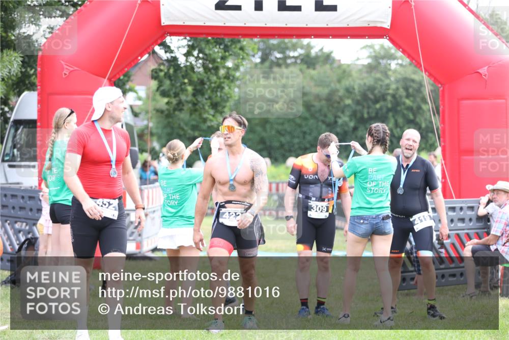 21.06.2026 - 29. Vierlanden-Triathlon Andreas Tolksdorf http://msf.ph/oto/9881016 21.06.2026 11:20:22 Ziel 309, 428, 309, 428 meine-sportfotos.de