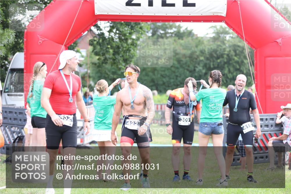 21.06.2026 - 29. Vierlanden-Triathlon Andreas Tolksdorf http://msf.ph/oto/9881031 21.06.2026 11:20:23 Ziel 428, 428 meine-sportfotos.de