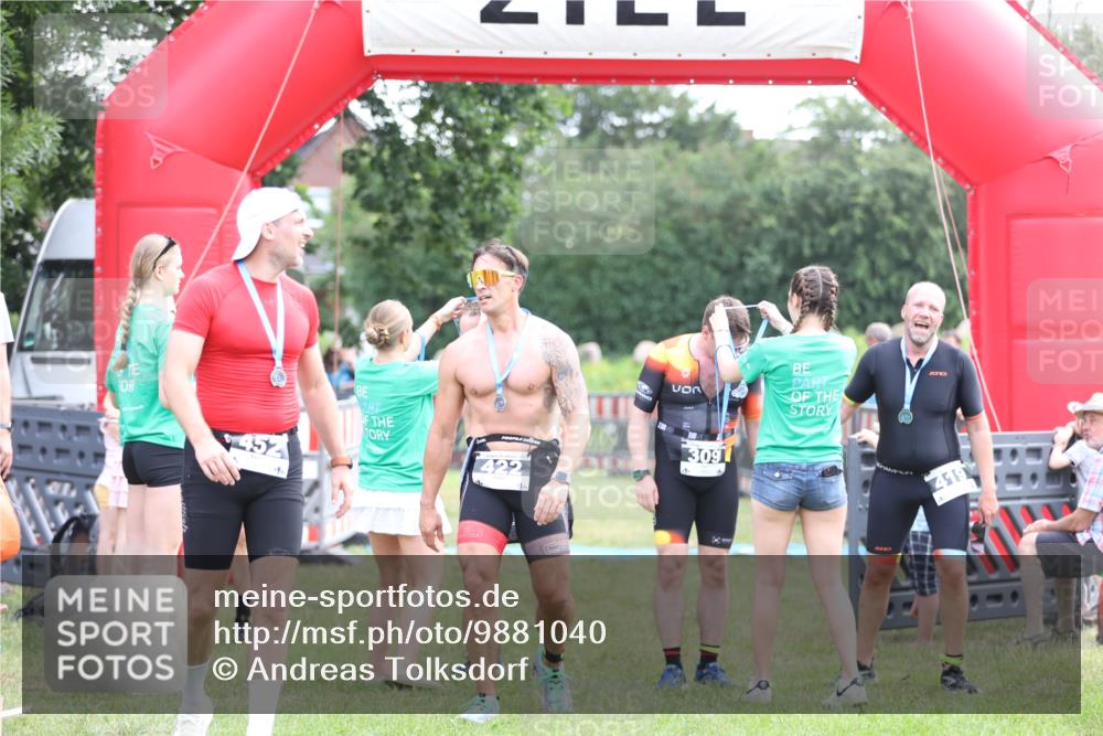 21.06.2026 - 29. Vierlanden-Triathlon Andreas Tolksdorf http://msf.ph/oto/9881040 21.06.2026 11:20:23 Ziel 428, 428 meine-sportfotos.de