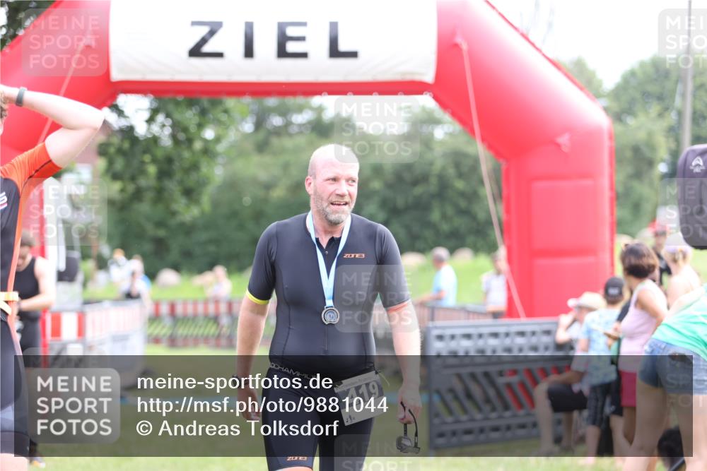21.06.2026 - 29. Vierlanden-Triathlon Andreas Tolksdorf http://msf.ph/oto/9881044 21.06.2026 11:20:31 Ziel 470, 470 meine-sportfotos.de