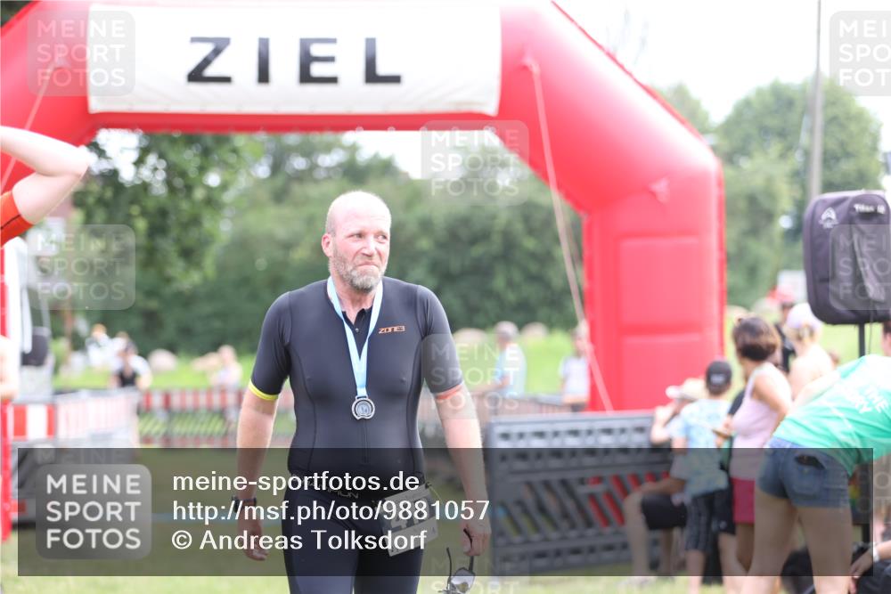 21.06.2026 - 29. Vierlanden-Triathlon Andreas Tolksdorf http://msf.ph/oto/9881057 21.06.2026 11:20:32 Ziel 470, 470 meine-sportfotos.de