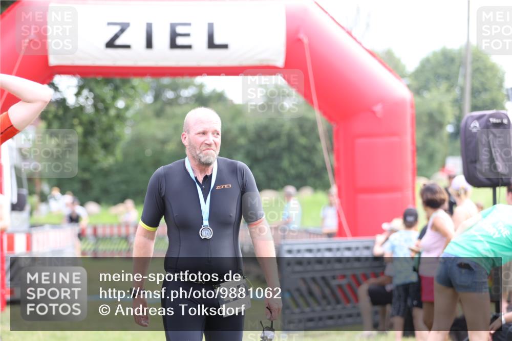 21.06.2026 - 29. Vierlanden-Triathlon Andreas Tolksdorf http://msf.ph/oto/9881062 21.06.2026 11:20:32 Ziel 470, 470 meine-sportfotos.de