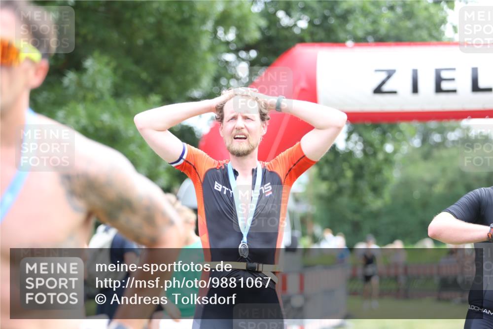 21.06.2026 - 29. Vierlanden-Triathlon Andreas Tolksdorf http://msf.ph/oto/9881067 21.06.2026 11:20:33 Ziel 470, 470 meine-sportfotos.de