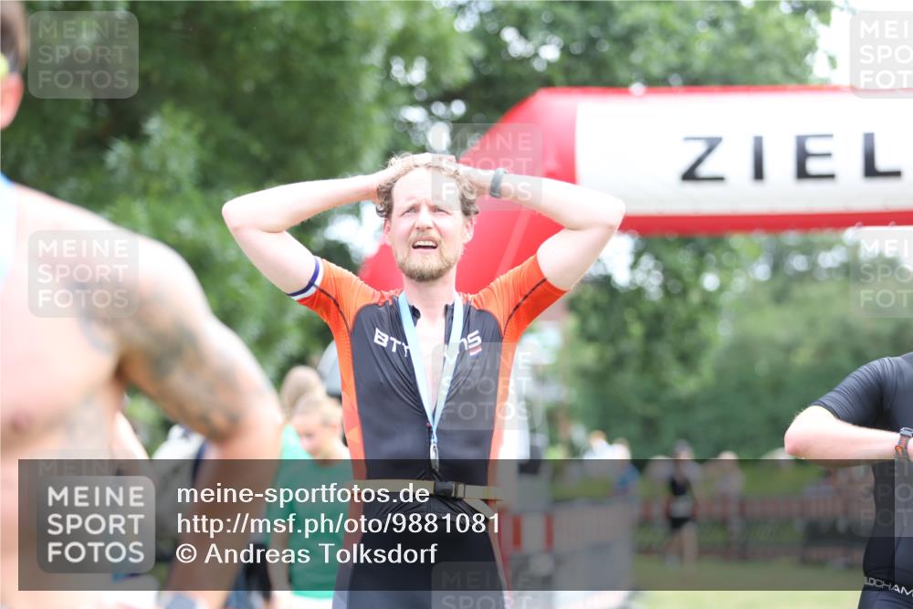 21.06.2026 - 29. Vierlanden-Triathlon Andreas Tolksdorf http://msf.ph/oto/9881081 21.06.2026 11:20:33 Ziel 470, 470 meine-sportfotos.de