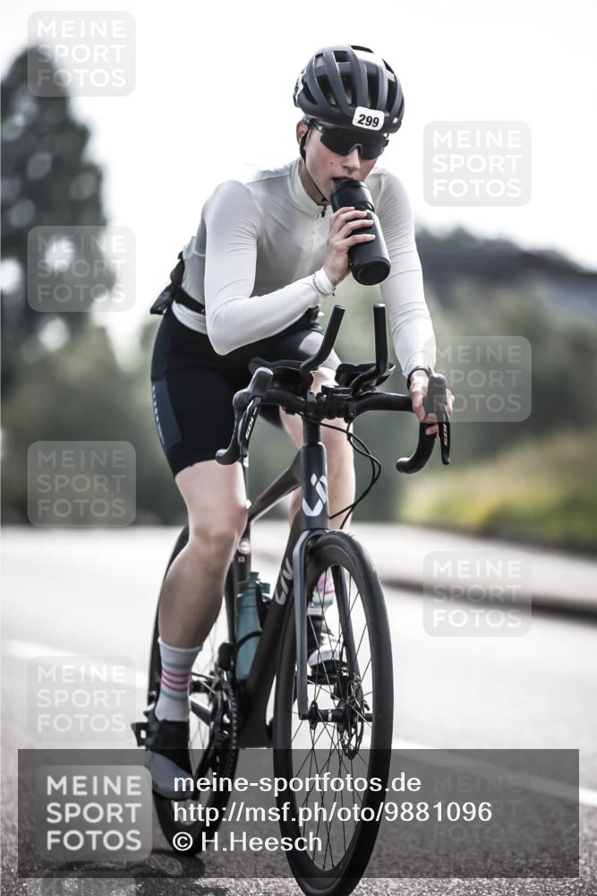 21.06.2026 - 29. Vierlanden-Triathlon H.Heesch http://msf.ph/oto/9881096 21.06.2026 09:14:40 Radfahren 183, 299, 302 meine-sportfotos.de