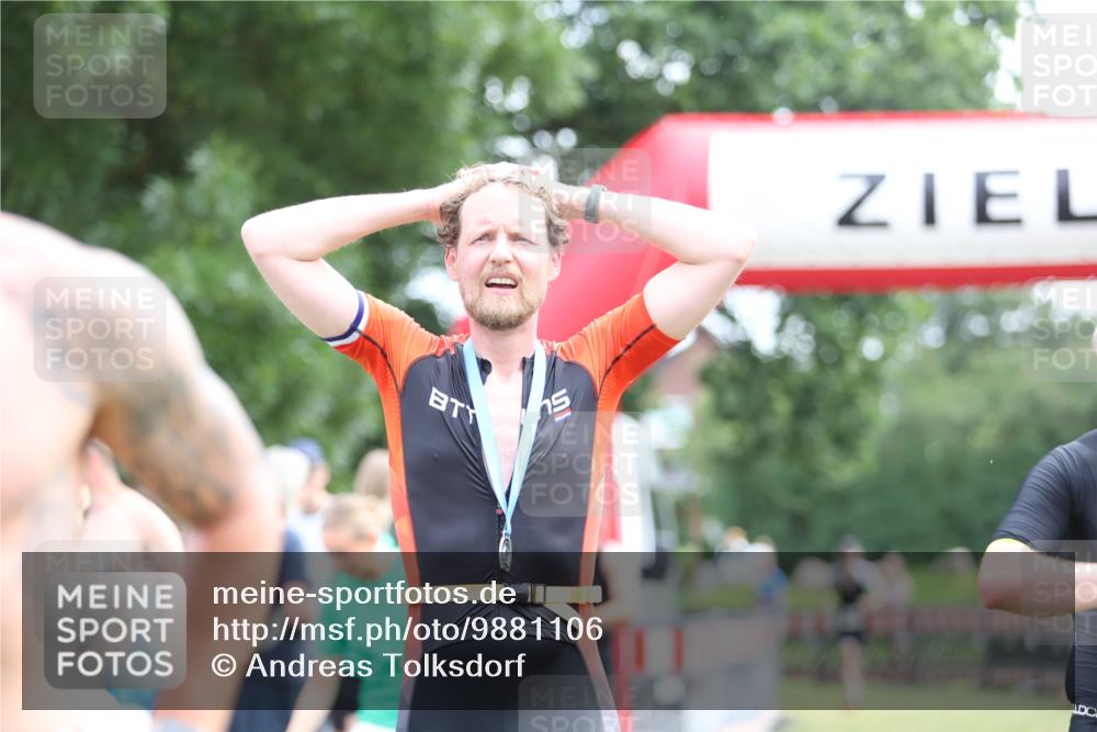 21.06.2026 - 29. Vierlanden-Triathlon Andreas Tolksdorf http://msf.ph/oto/9881106 21.06.2026 11:20:33 Ziel 470, 470 meine-sportfotos.de