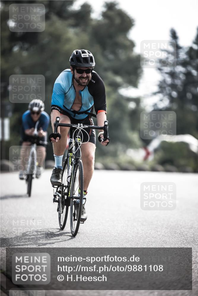 21.06.2026 - 29. Vierlanden-Triathlon H.Heesch http://msf.ph/oto/9881108 21.06.2026 09:14:41 Radfahren 183, 299, 302 meine-sportfotos.de