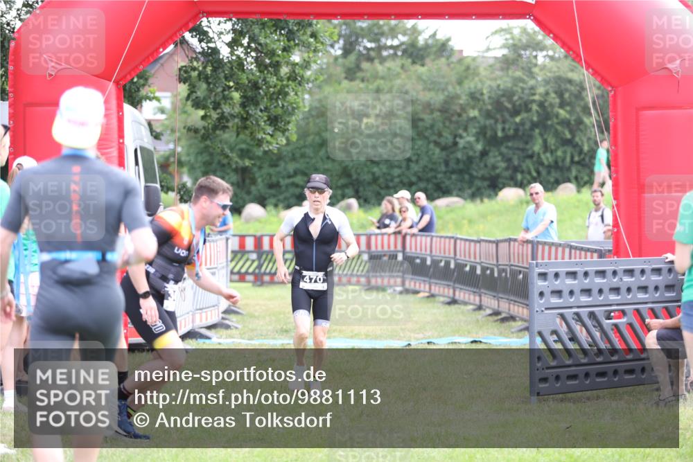 21.06.2026 - 29. Vierlanden-Triathlon Andreas Tolksdorf http://msf.ph/oto/9881113 21.06.2026 11:20:38 Ziel 470, 470 meine-sportfotos.de