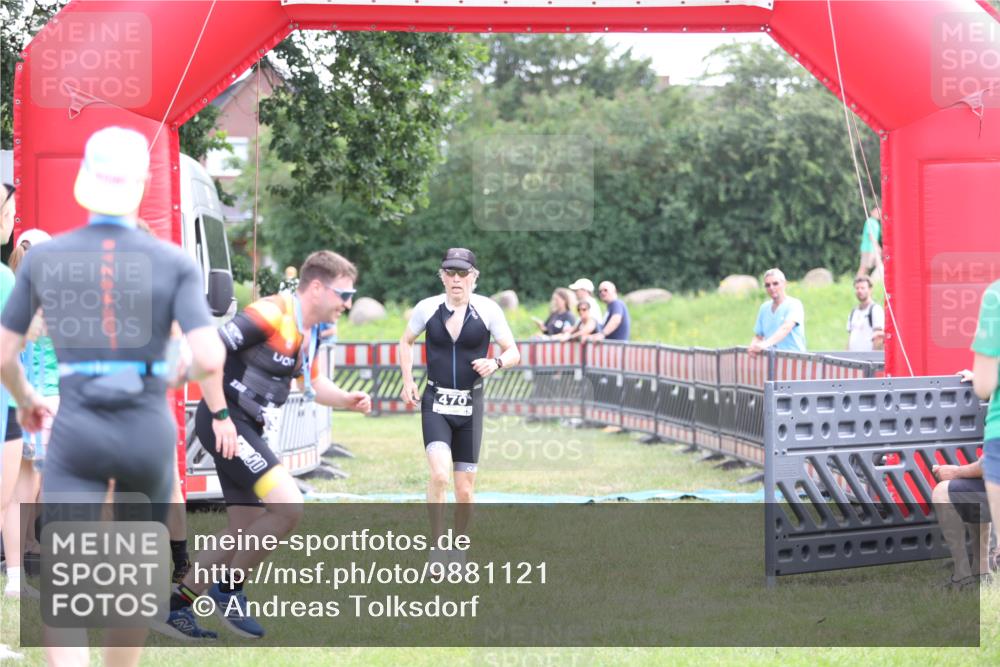 21.06.2026 - 29. Vierlanden-Triathlon Andreas Tolksdorf http://msf.ph/oto/9881121 21.06.2026 11:20:38 Ziel 470, 470 meine-sportfotos.de