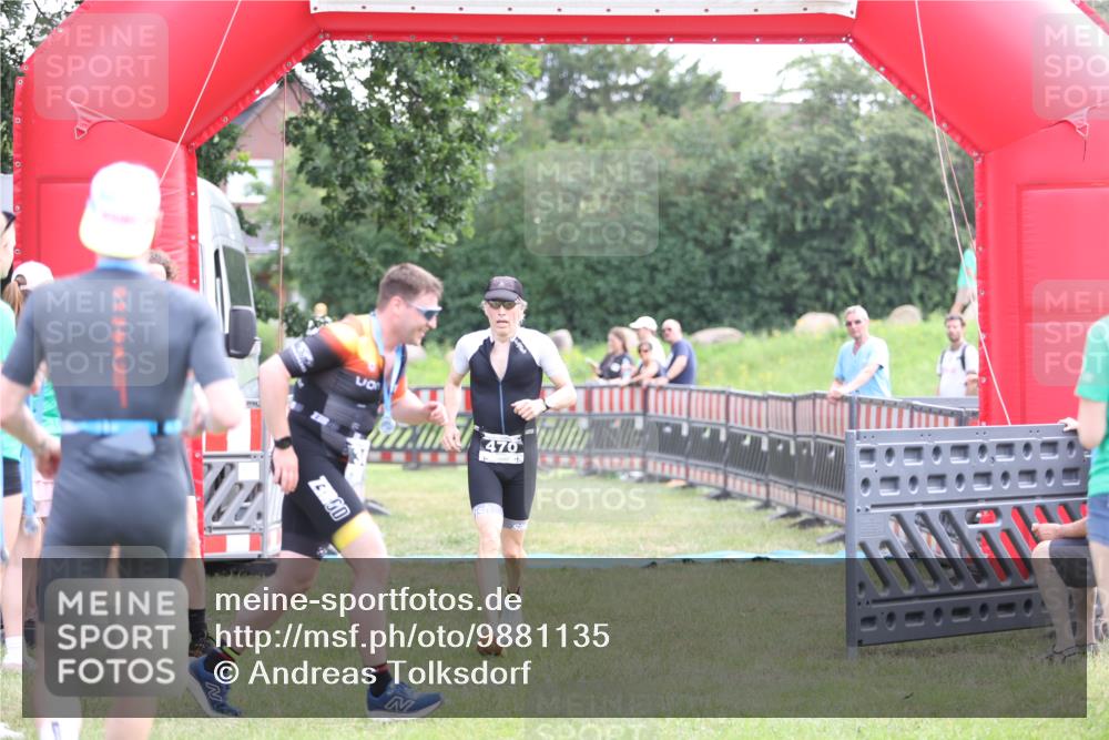 21.06.2026 - 29. Vierlanden-Triathlon Andreas Tolksdorf http://msf.ph/oto/9881135 21.06.2026 11:20:38 Ziel 470, 470 meine-sportfotos.de