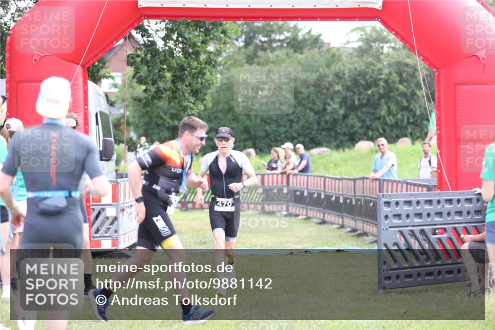 21.06.2026 - 29. Vierlanden-Triathlon Andreas Tolksdorf http://msf.ph/oto/9881142 21.06.2026 11:20:38 Ziel 470, 470 meine-sportfotos.de