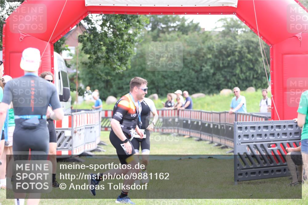 21.06.2026 - 29. Vierlanden-Triathlon Andreas Tolksdorf http://msf.ph/oto/9881162 21.06.2026 11:20:38 Ziel 470, 470 meine-sportfotos.de