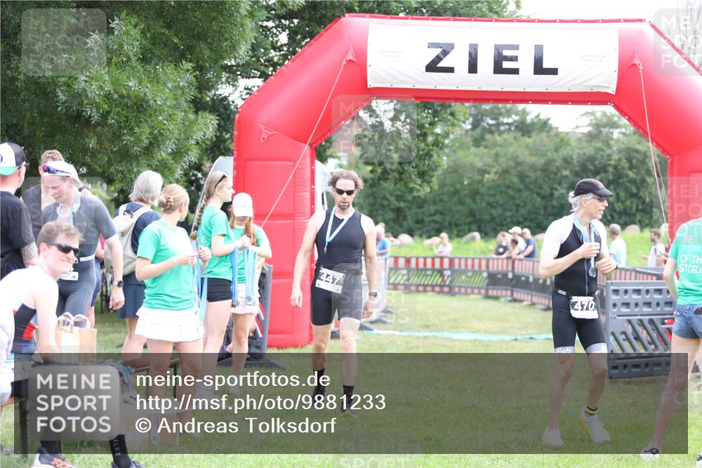 21.06.2026 - 29. Vierlanden-Triathlon Andreas Tolksdorf http://msf.ph/oto/9881233 21.06.2026 11:20:42 Ziel  meine-sportfotos.de