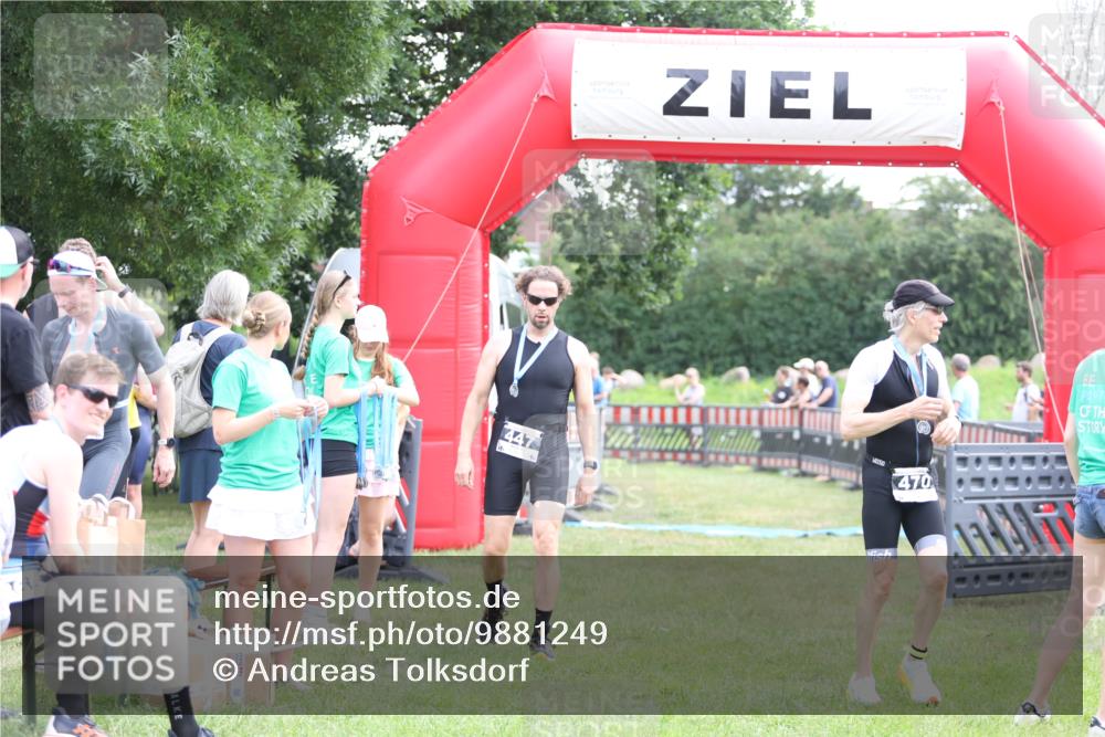 21.06.2026 - 29. Vierlanden-Triathlon Andreas Tolksdorf http://msf.ph/oto/9881249 21.06.2026 11:20:43 Ziel  meine-sportfotos.de