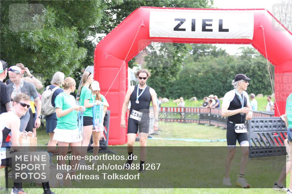 21.06.2026 - 29. Vierlanden-Triathlon Andreas Tolksdorf http://msf.ph/oto/9881267 21.06.2026 11:20:43 Ziel  meine-sportfotos.de