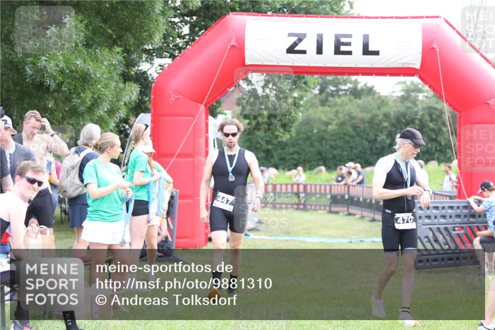 21.06.2026 - 29. Vierlanden-Triathlon Andreas Tolksdorf http://msf.ph/oto/9881310 21.06.2026 11:20:43 Ziel  meine-sportfotos.de