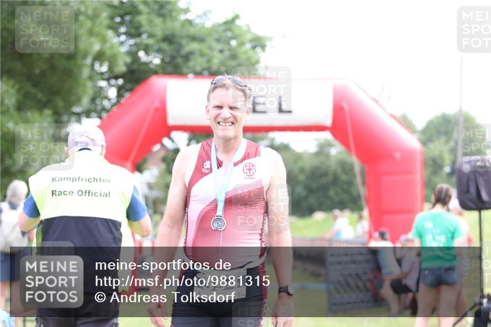 21.06.2026 - 29. Vierlanden-Triathlon Andreas Tolksdorf http://msf.ph/oto/9881315 21.06.2026 11:21:05 Ziel 356, 356 meine-sportfotos.de
