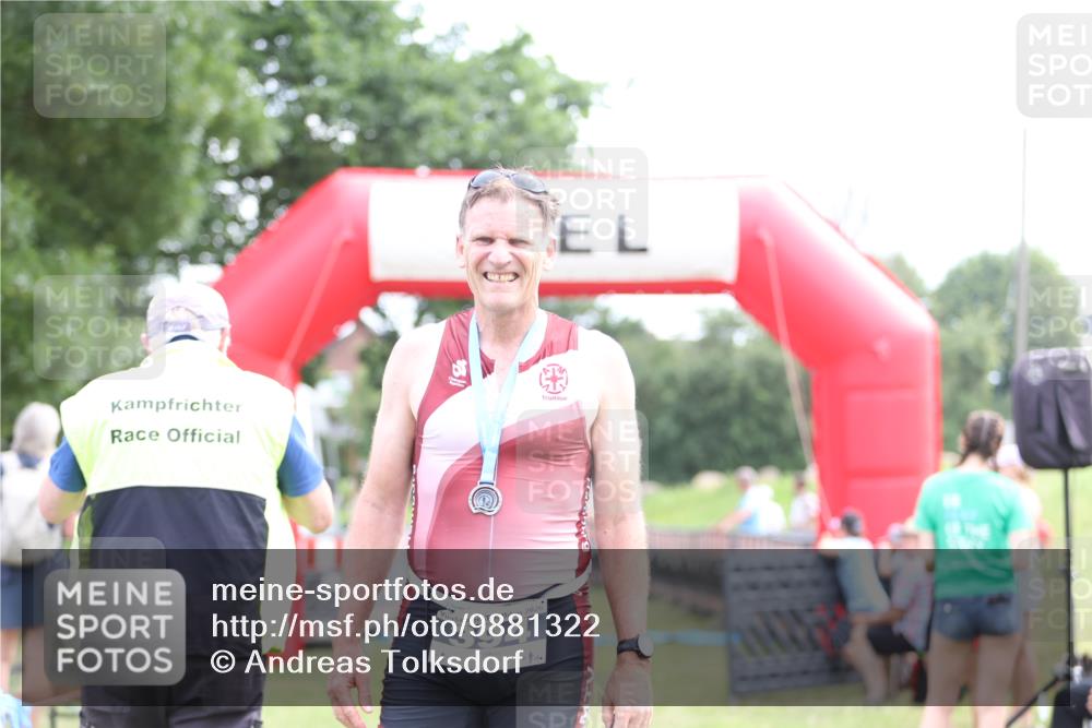 21.06.2026 - 29. Vierlanden-Triathlon Andreas Tolksdorf http://msf.ph/oto/9881322 21.06.2026 11:21:05 Ziel 356, 356 meine-sportfotos.de
