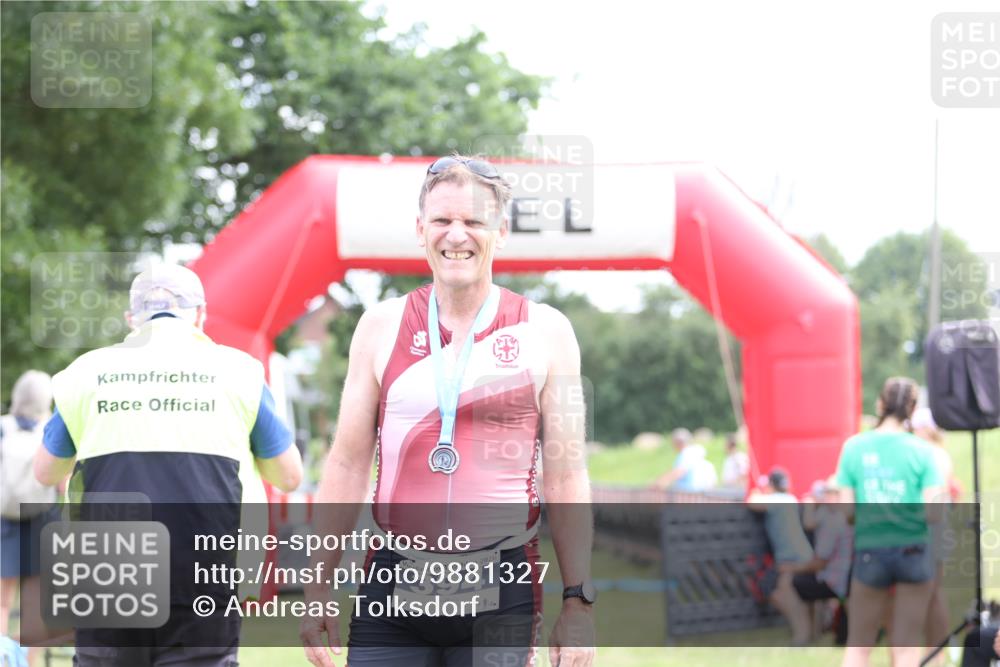 21.06.2026 - 29. Vierlanden-Triathlon Andreas Tolksdorf http://msf.ph/oto/9881327 21.06.2026 11:21:05 Ziel 356, 356 meine-sportfotos.de