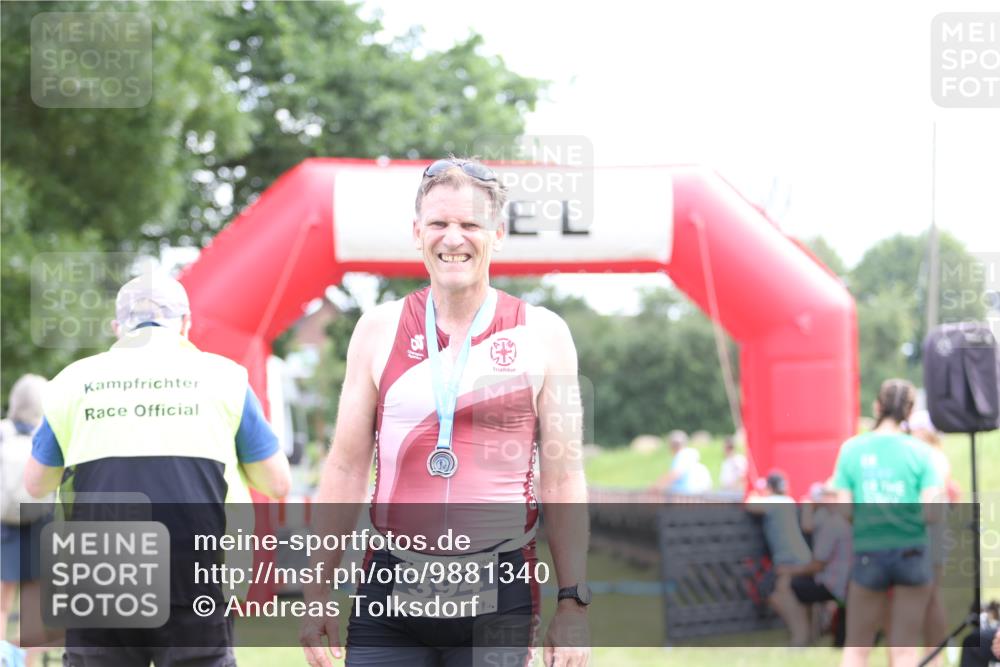 21.06.2026 - 29. Vierlanden-Triathlon Andreas Tolksdorf http://msf.ph/oto/9881340 21.06.2026 11:21:05 Ziel 356, 356 meine-sportfotos.de