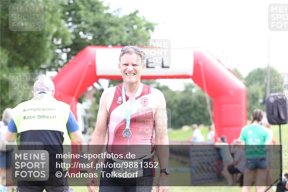 21.06.2026 - 29. Vierlanden-Triathlon Andreas Tolksdorf http://msf.ph/oto/9881352 21.06.2026 11:21:05 Ziel 356, 356 meine-sportfotos.de