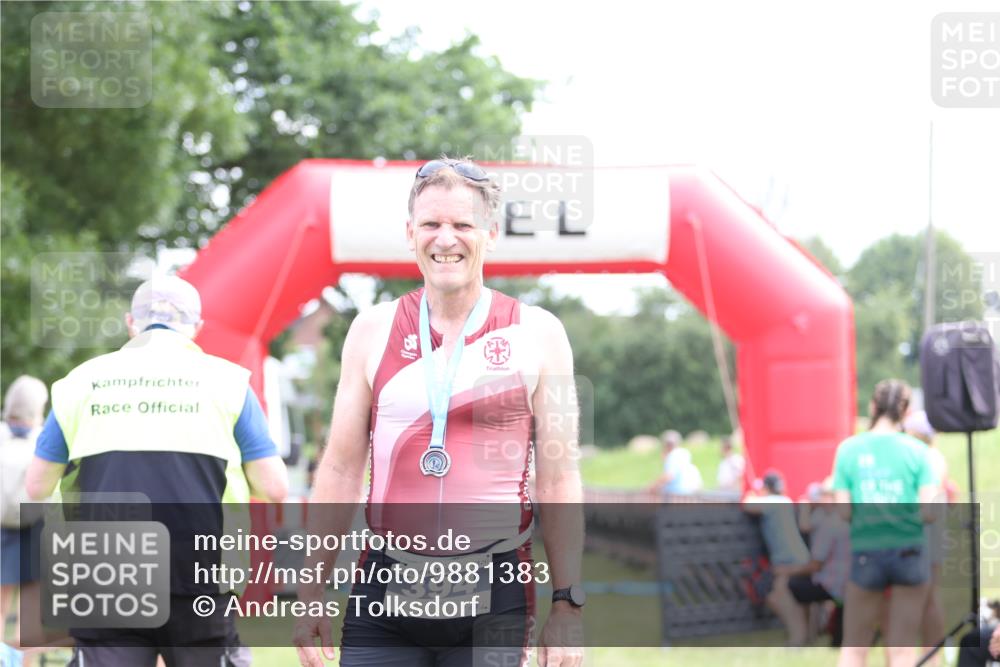 21.06.2026 - 29. Vierlanden-Triathlon Andreas Tolksdorf http://msf.ph/oto/9881383 21.06.2026 11:21:05 Ziel 356, 356 meine-sportfotos.de