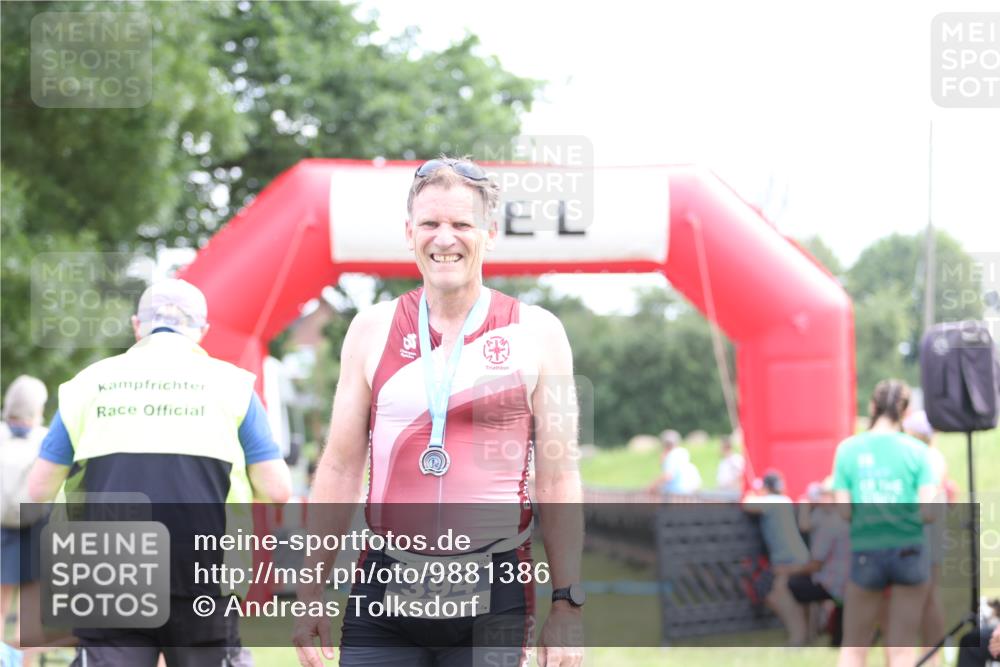 21.06.2026 - 29. Vierlanden-Triathlon Andreas Tolksdorf http://msf.ph/oto/9881386 21.06.2026 11:21:05 Ziel 356, 356 meine-sportfotos.de