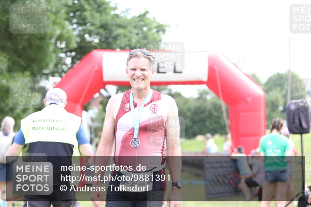 21.06.2026 - 29. Vierlanden-Triathlon Andreas Tolksdorf http://msf.ph/oto/9881391 21.06.2026 11:21:05 Ziel 356, 356 meine-sportfotos.de