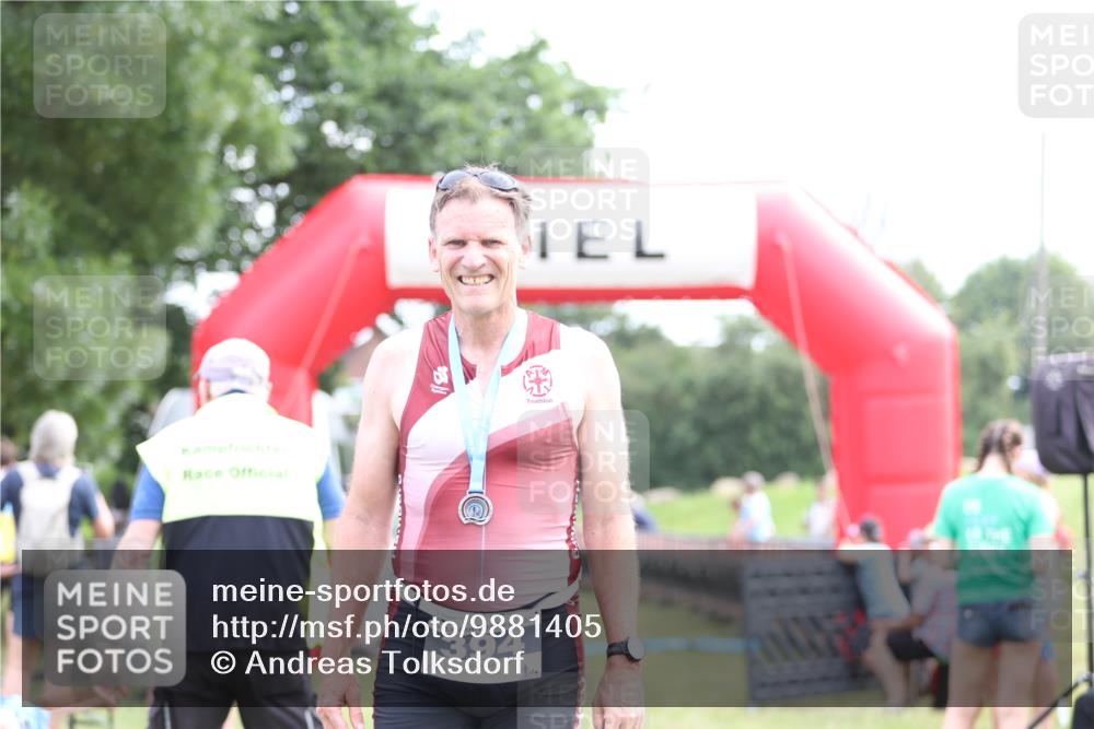 21.06.2026 - 29. Vierlanden-Triathlon Andreas Tolksdorf http://msf.ph/oto/9881405 21.06.2026 11:21:06 Ziel 356, 356 meine-sportfotos.de