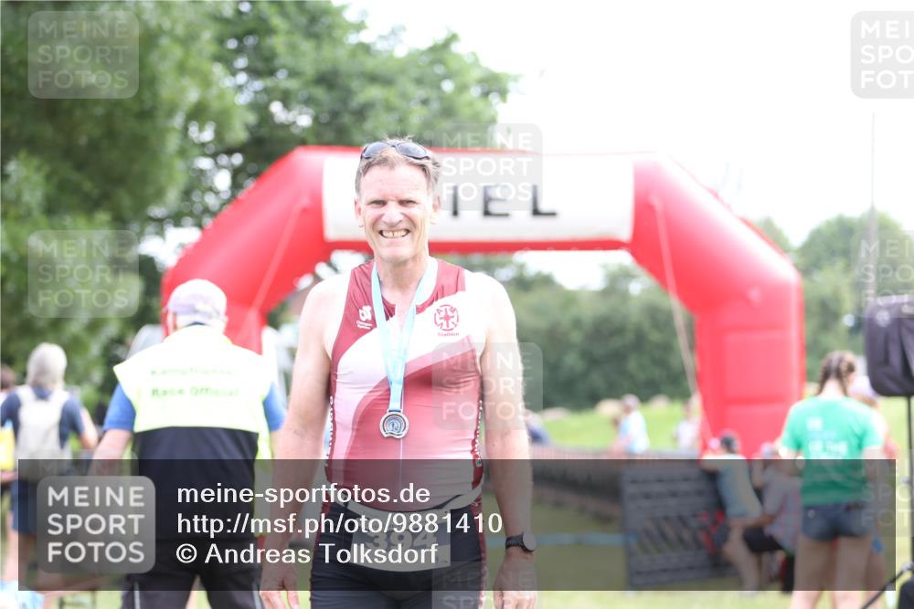 21.06.2026 - 29. Vierlanden-Triathlon Andreas Tolksdorf http://msf.ph/oto/9881410 21.06.2026 11:21:06 Ziel 356, 356 meine-sportfotos.de