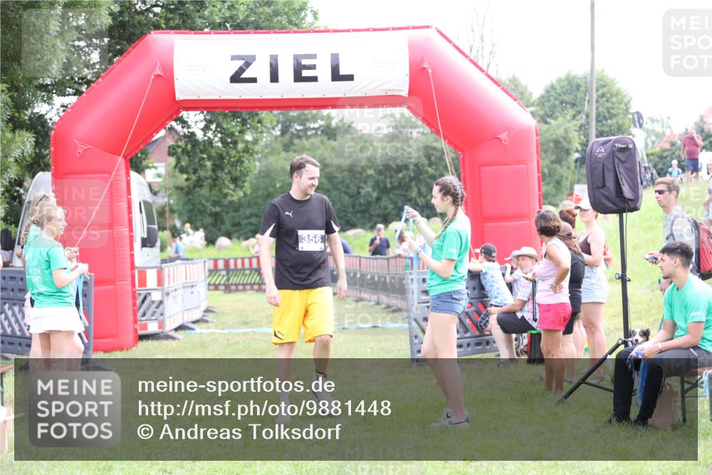 21.06.2026 - 29. Vierlanden-Triathlon Andreas Tolksdorf http://msf.ph/oto/9881448 21.06.2026 11:21:17 Ziel 439, 439 meine-sportfotos.de