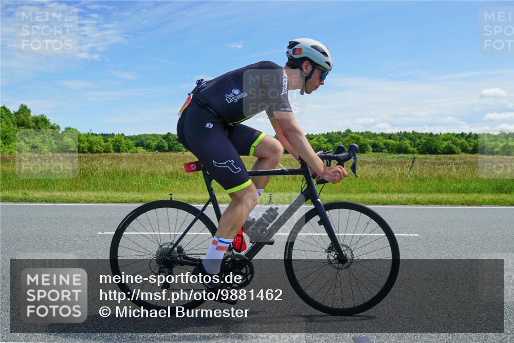 21.06.2026 - Viking Triathlon Michael Burmester http://msf.ph/oto/9881462 21.06.2026 12:57:57 Radfahren 77, 88, 301, 304, 513, 559, 571, 571 meine-sportfotos.de