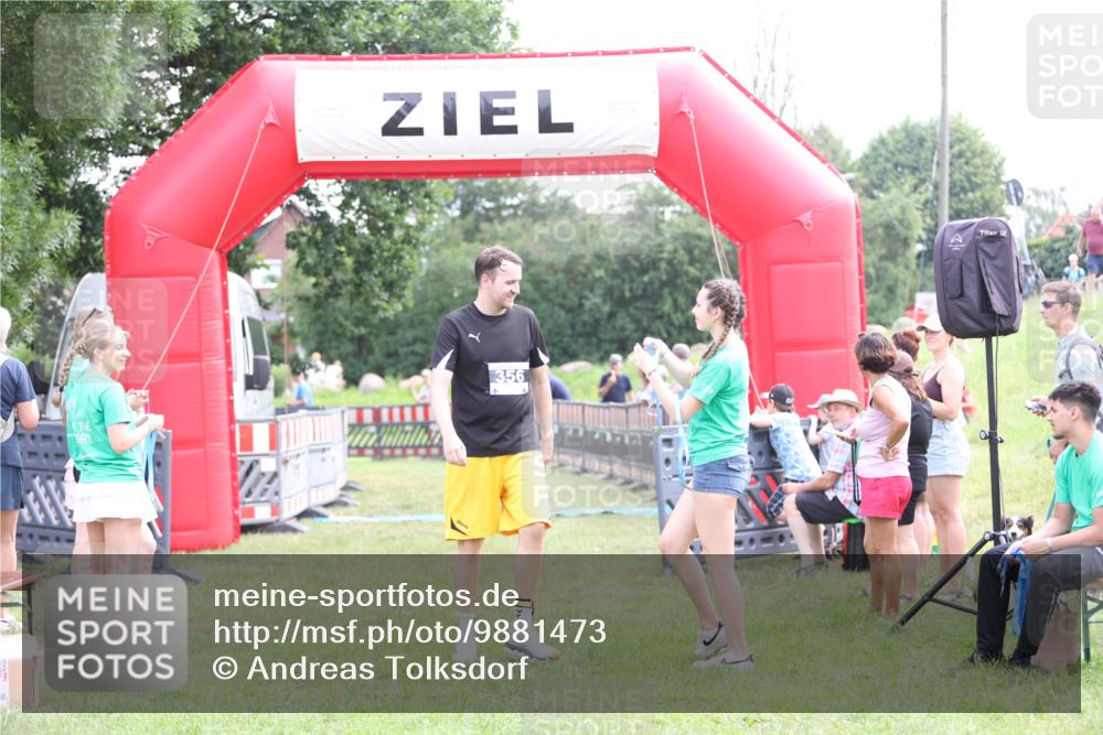 21.06.2026 - 29. Vierlanden-Triathlon Andreas Tolksdorf http://msf.ph/oto/9881473 21.06.2026 11:21:17 Ziel 439, 439 meine-sportfotos.de