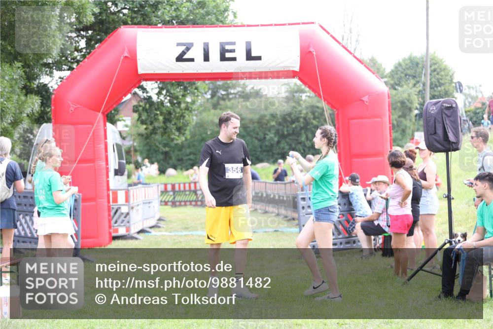 21.06.2026 - 29. Vierlanden-Triathlon Andreas Tolksdorf http://msf.ph/oto/9881482 21.06.2026 11:21:17 Ziel 439, 439 meine-sportfotos.de