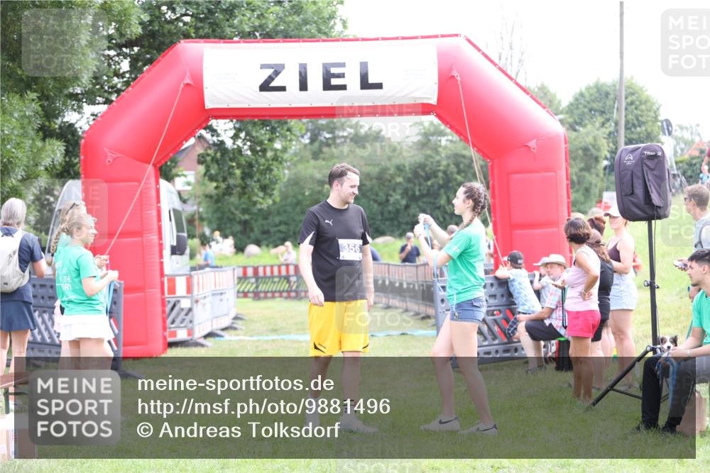 21.06.2026 - 29. Vierlanden-Triathlon Andreas Tolksdorf http://msf.ph/oto/9881496 21.06.2026 11:21:17 Ziel 439, 439 meine-sportfotos.de