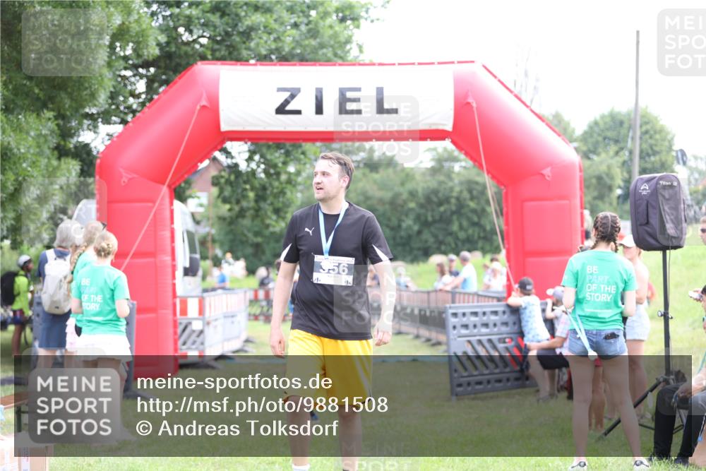 21.06.2026 - 29. Vierlanden-Triathlon Andreas Tolksdorf http://msf.ph/oto/9881508 21.06.2026 11:21:21 Ziel 439, 439 meine-sportfotos.de