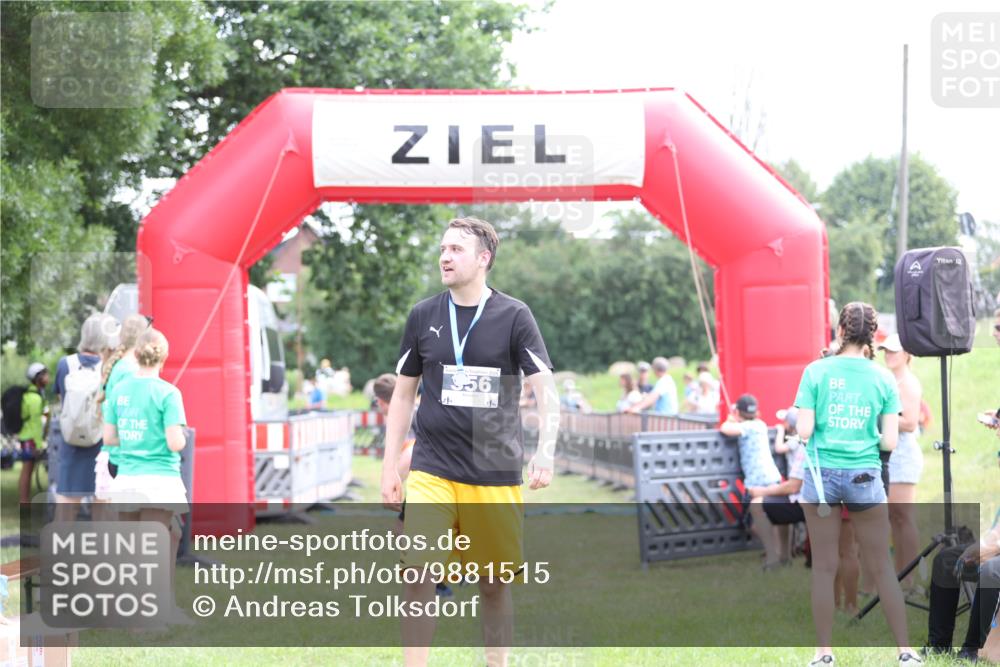 21.06.2026 - 29. Vierlanden-Triathlon Andreas Tolksdorf http://msf.ph/oto/9881515 21.06.2026 11:21:22 Ziel 411, 439, 411, 439 meine-sportfotos.de