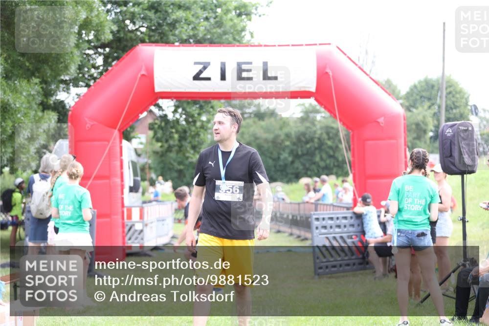 21.06.2026 - 29. Vierlanden-Triathlon Andreas Tolksdorf http://msf.ph/oto/9881523 21.06.2026 11:21:22 Ziel 411, 439, 411, 439 meine-sportfotos.de