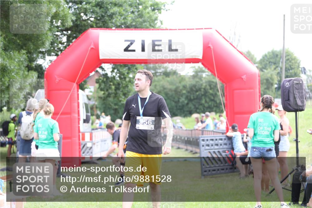 21.06.2026 - 29. Vierlanden-Triathlon Andreas Tolksdorf http://msf.ph/oto/9881528 21.06.2026 11:21:22 Ziel 411, 439, 411, 439 meine-sportfotos.de