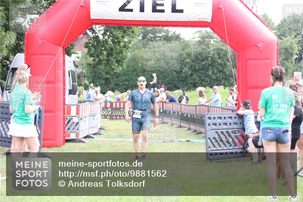 21.06.2026 - 29. Vierlanden-Triathlon Andreas Tolksdorf http://msf.ph/oto/9881562 21.06.2026 11:21:28 Ziel 411, 439, 411, 439 meine-sportfotos.de