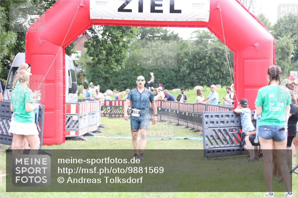 21.06.2026 - 29. Vierlanden-Triathlon Andreas Tolksdorf http://msf.ph/oto/9881569 21.06.2026 11:21:28 Ziel 411, 439, 411, 439 meine-sportfotos.de